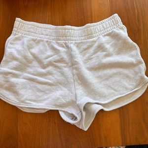 Aritzia Wilfred Free sweatshorts
